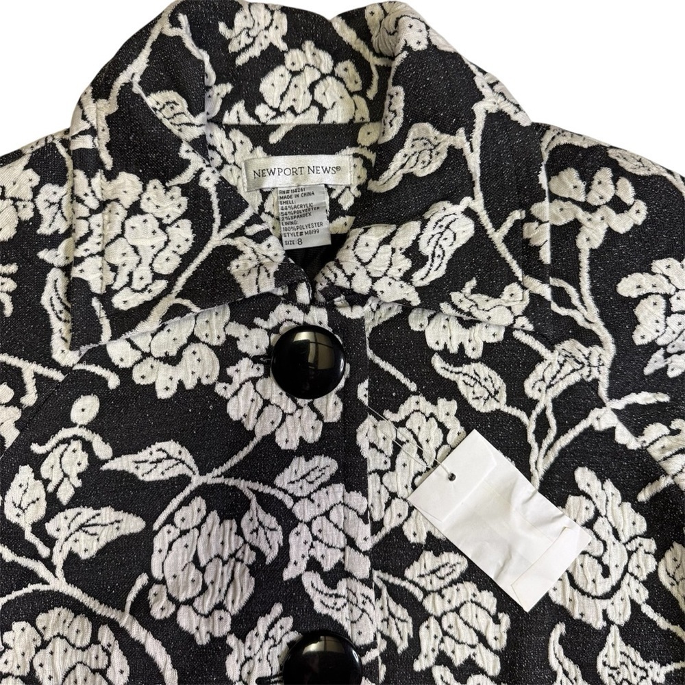 Newport News Black & White Floral Brocade Jacket Coat
Size 8
NWT
Vintage - Picture 7 of 11